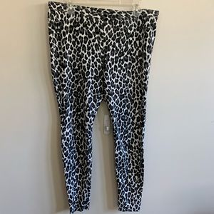 Hue leopard print jegging